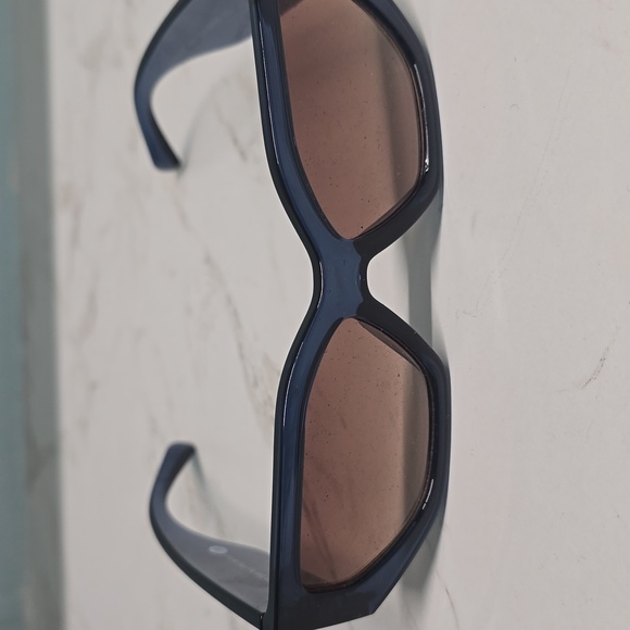 Stylish Blue Sunglasses - Picture 1 of 3